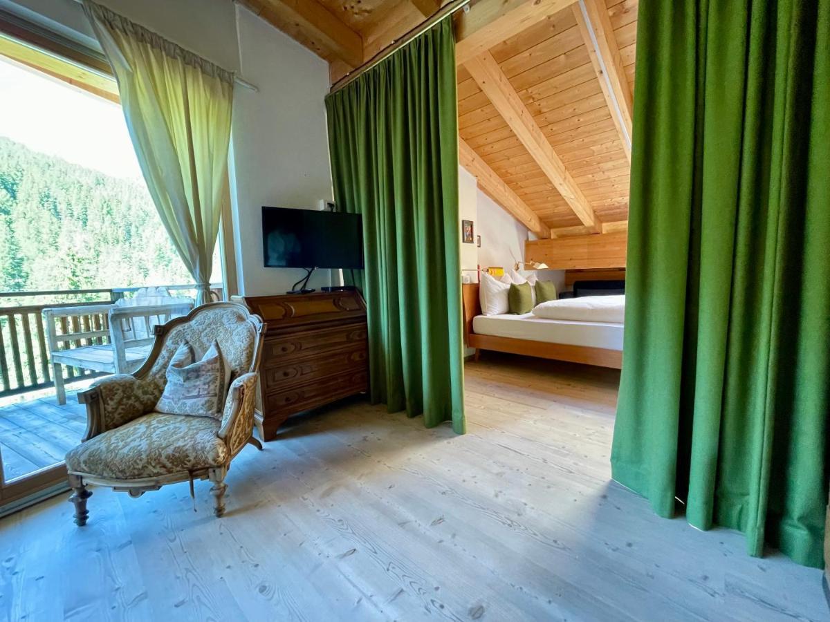 Apartments Da La Vedla Flats San Cassiano  Exteriör bild