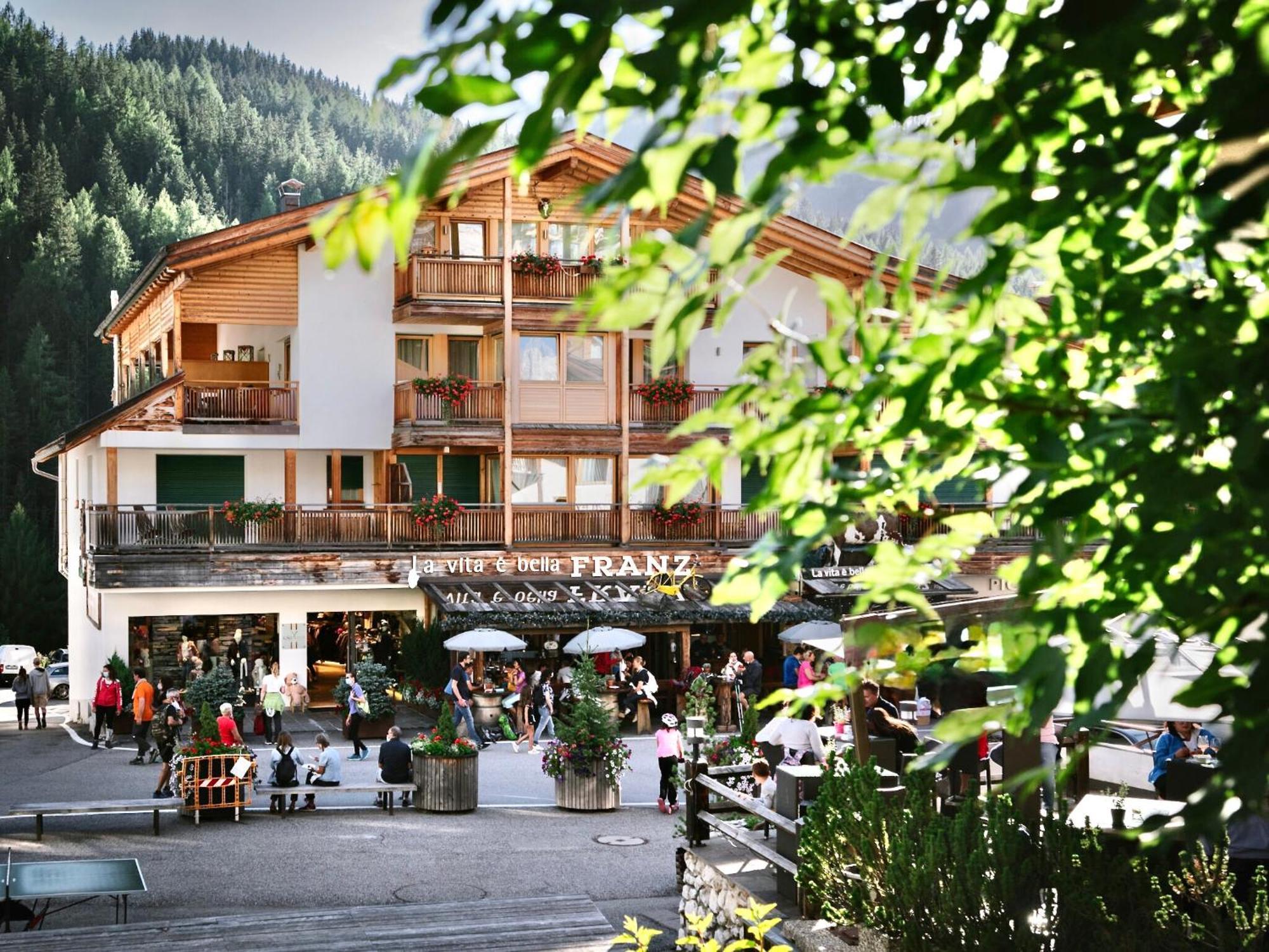 Apartments Da La Vedla Flats San Cassiano  Exteriör bild