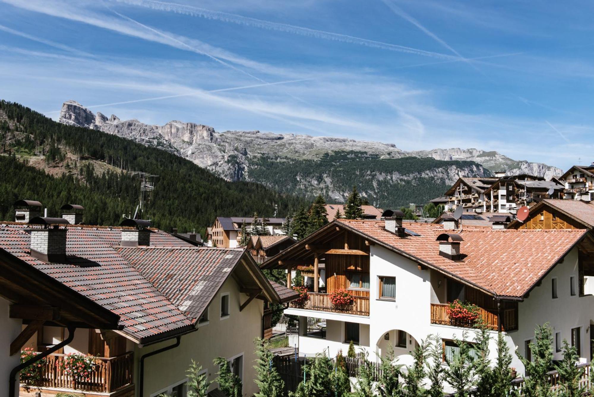 Apartments Da La Vedla Flats San Cassiano  Exteriör bild