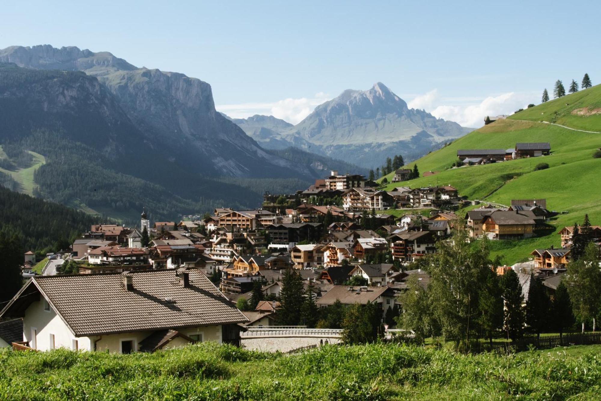 Apartments Da La Vedla Flats San Cassiano  Exteriör bild